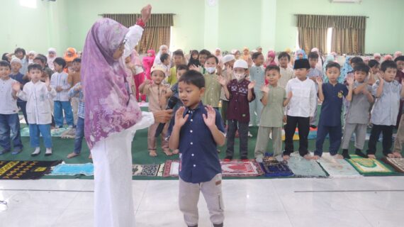Belajar Keikhlasan dan Ketaatan, TKIT Bina Insani Gelar Simulasi Kurban untuk Anak