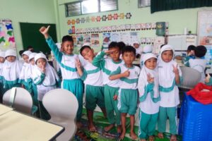 Adab Mengantre dan Budaya Antre