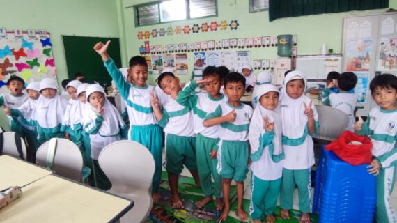 Adab Mengantre dan Budaya Antre