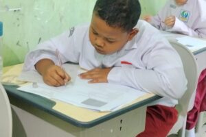 Kaos Kaki Alif