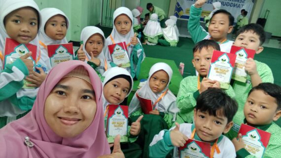 Menanamkan Metode Ilman Wa Ruhan Melalui Pendekatan Ruh dan Halaqah Melingkar