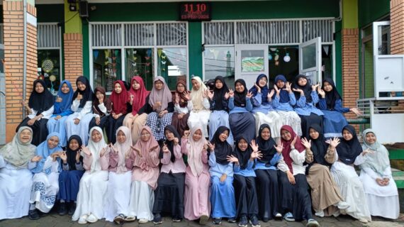 Menjadi Penjaga Tumbuh Kembang Anak Perempuan di Masa Peralihan