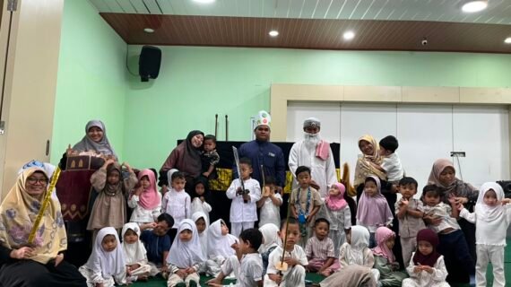 Semarak Maulid Nabi, KB TKIT Bina Insani Kenalkan Keteladanan Rasulullah Lewat Drama