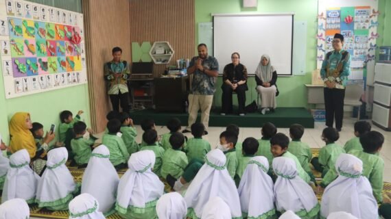 Dari Kelas ke Dunia Global: SDIT Bina Insani Hadirkan Native Speaker Amerika Serikat dalam Fun English Day