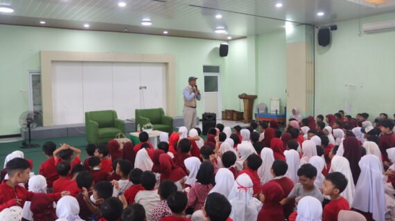 SDIT Bina Insani Peringati Maulid Nabi dengan Dongeng dan Tausiyah